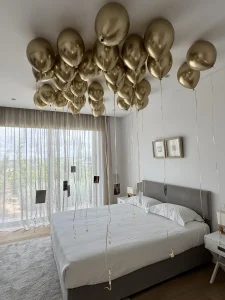 golden ceiling balloons