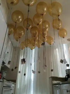 Golden ceiling balloons with photos